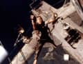 Costner can be pulled into the mast by a counterweight