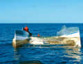 A cat capsized off South Africa, the crew can secure themselves on the hulls