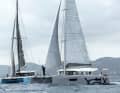 Gara impari, una delle tante: il Balance 482 (a sinistra) gareggia nella classe performance, l'Excess 14 nella classe catamarani da crociera