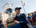 Wendy Schmidt mit dem Siegerpokal