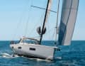 The design language is very modern and equally radical. Designer Roberto Biscontini is also responsible for the larger boats in Beneteau's high-performance First series