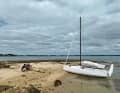 Beachen oder  Trockenfallen sind  problemlos. Der  Kiel wird dazu  fast ganz in den  Rumpf aufgeholt