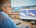 Le chef du chantier naval est un concepteur de yachts diplômé