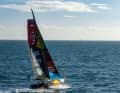 Die Abfahrt von St.-Malo. Als einer der wenigen Imoca-Skipper fährt Herrmann gerefft
