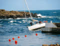 Des manœuvres courageuses et un bon timing sont essentiels pour entrer dans le port. En cas de doute, il vaut mieux se détourner à temps.