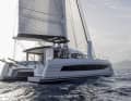 The length and the very wide bridge deck provide the necessary living space.