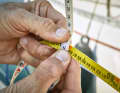 Sails: The sailmaker must come on board to take measurements for a new, optimally dimensioned set. The length of the leech, hollow points, position of the spreaders and upper shrouds with overlapping headsails are crucial and must be determined before laying the mast. So make an appointment in good time! Then you can benefit from the special prices that are sometimes offered in autumn. Many companies do not even accept orders in spring