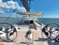 The cockpit of the "Escape" with the centred mainsheet system. The sheet is operated on the winch positioned between the steering wheels
