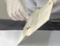 Apply a thin layer of resin to the levelling area so that the thickened material adheres well and small pores are filled