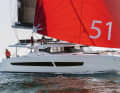 Aura 51: Der neu Kat von Fountaine Pajot ist eine Art mobiler Zweitwohnsitz auf dem Wasser – so groß, so komfortabel. Und er trifft mit dem Lagoon 51 auf seinen direkten Mitbewerber im Markt. Das verspricht spannende Testfahrten – und für Interessenten gute Orientierung. Daten: Rumpflänge 15,54 m, Breite 8,08 m, Tiefgang 1,30 m, Gewicht 18,1 t, Segelfläche 154 m², STZ 4,7; www.catamarans-fountaine-pajot.com 