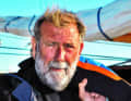 Guy de Boer. Der 66-jährige US-Amerikaner kommt aus einer Segelfamilie und bringt viel Regatta- Erfahrung mit. Seine Tashiba 36 hat er akribisch und mit Zeit refittet und auf die Härten des Golden Globe Race vorbereitet. Allein Hochsee-Erfahrung hat er nicht viel.