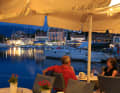 Traumhafte Abendstimmung im Hafen von Fiskardo auf Kefalonia