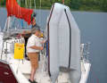 Una drizza è di grande aiuto anche a poppa per issare il gommone. A questo scopo sono adatte le drizze o i dirks di grandi dimensioni.