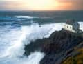 Gischtumtost : l'ancienne maison du gardien de phare à Vestkapp, en Norvège. Il est possible d'y passer la nuit - et dans dix autres endroits spectaculaires de cette galerie également !