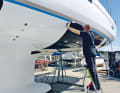 Biocide-free: SiliconeSilicone-containing coatings can be applied as paint or film. They make colonisation more difficult, but are sensitive. And long exposure times require cleaning