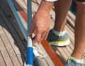 Small items: scrubber, superfluous lines or the winch handles - stow away everything that does not necessarily belong on deck. Check the forecastle boxes to see if there is any equipment flying around