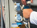 Charging cable: Fully charge the on-board batteries in good time so that the machine starts safely when required. Afterwards, however, unplug the cable and stow it away, as it would only get in the way during activities on the jetty in a storm