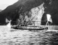 Enrico Forlaninis 1906 entwickelte "Hydroplano 1" erreicht, von einem Motor angetrieben, eine Höchst­geschwindigkeit von 38 Knoten.
