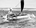 Auch das Militär schaltet trägt zur Erforschung des Foil-Verhaltens bei. Der von der britischen Navy entwickelte Foiler "Bandersnatch" auf der

 Speedweek 1977 vor Weymouth.