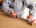 5 Dopo la posa, ripassare la coperta con il rullo pressore. Impedisce la formazione di sacche d'aria