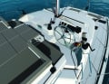 Bali Catspace. Toutes les écoutes et les lignes de réglage sont regroupées au poste de pilotage. Le foc auto-vireur facilite les manœuvres.