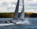The large floats with wave piercer bow offer plenty of buoyancy reserve. Even with a lot of pressure in the boat, there is no danger of undercutting, which ensures relaxed sailing