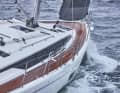 La ligne des fenêtres permet de reconnaître le nouveau bateau comme un Bavaria