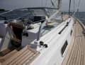 Internal shrouds: Large headsail and rails on the coachroof