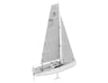 Comme une Volvo70 : grande voile largement déployée au sommet. Sur demande, il existe aussi une voile "Family" avec une surface plus petite.