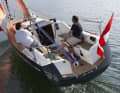 Le bateau est étroit, mais le cockpit est magnifiquement grand. Et ouvert