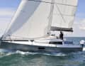 Am Wind sind fast 7 Konten drin – bei im Mittel 12 Knoten Wind. Raumschots unter Gennaker gleitet die Pogo 30 dann schon an