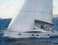 Vele standard con genoa corto sovrapposto (108%) e randa steccata. Il bompresso per il gennaker è purtroppo disponibile solo come optional.