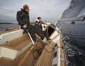 Anche la pala del timone si abbassa e offre un controllo perfetto anche quando la barca è in posizione. La disposizione del pozzetto funziona molto bene per due persone