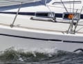 Unobtrusive: the small hull windows do not detract from the silhouette, but allow light into the interior