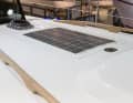 Das Solarpaneel auf dem Aufbau soll die Akkus unter der Woche auf Spannung halten