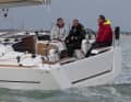 Two steering wheels are currently standard in the ten-metre class. The predecessor model already had them