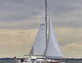 Les voiles à enrouleur permettent d'adapter facilement la garde-robe aux différentes conditions depuis le cockpit.