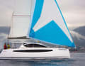 The continuous moulding edges ensure a slim waterline with more volume in the hulls