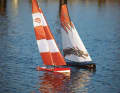 An upwind duel between the RG65 boats. Both the red Graupner model and the black Dragonforce fit into the construction class