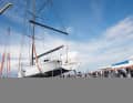 Duett im Kran: die 36er "Tarantella", allererste je gebaute Swan, vor der neuen 50er
