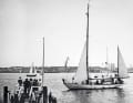 Ankunft in Kiel nach neun Monaten Weltumsegelung im Rahmen des ersten Whitbread Round the World Race im Mai 1974 mit einer ASV-Crew um den Skipper Reinhard Laucht