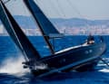 The boat is equipped with double rudder blades
