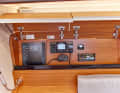 Dehler 38 SQ    Saubere Sache. Die Schalttafel verschwindet bei Bedarf sehr elegant hinter Klappen