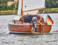 The outboard motor at the stern can be lifted, the propeller has a guard