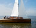 Mit mehr Freibord und höherem Aufbau verliert das Boot optisch, gewinnt aber unter Deck