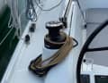 Two aft winches within direct reach of the helmsman offer variable sheeting. These can be used to hoist the main, genoa or gennaker. However, they are reserved for the first-line version