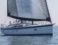 Light wind booster. The Code-Zero from Elvstrøm, which can be rolled away by a furler invisibly integrated into the bowsprit, kept the Hallberg-Rassy 50 running when others were already parking up