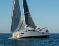 Sporty character. The Ovni 370 is also dynamic, especially with Code Zero