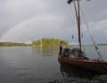 Le soleil et la pluie se succèdent. La tente, seule protection, est montée et démontée un nombre incalculable de fois.