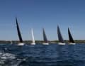 Un peloton de choc. Les bateaux de comparaison ne se font pas beaucoup de cadeaux, surtout au niveau du vent. Le niveau de performance est élevé et très équilibré au sein du groupe.